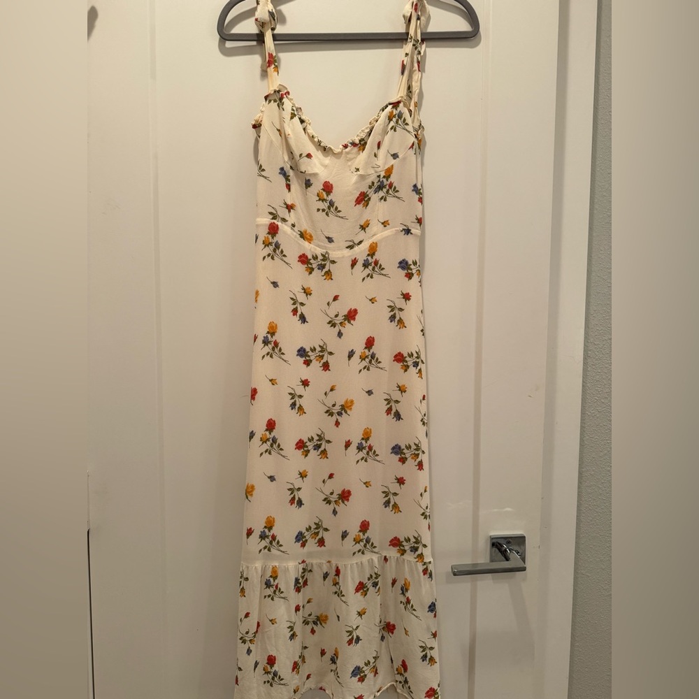 Super cute floral Reformation! Perfect for brunch and cocktail parties!